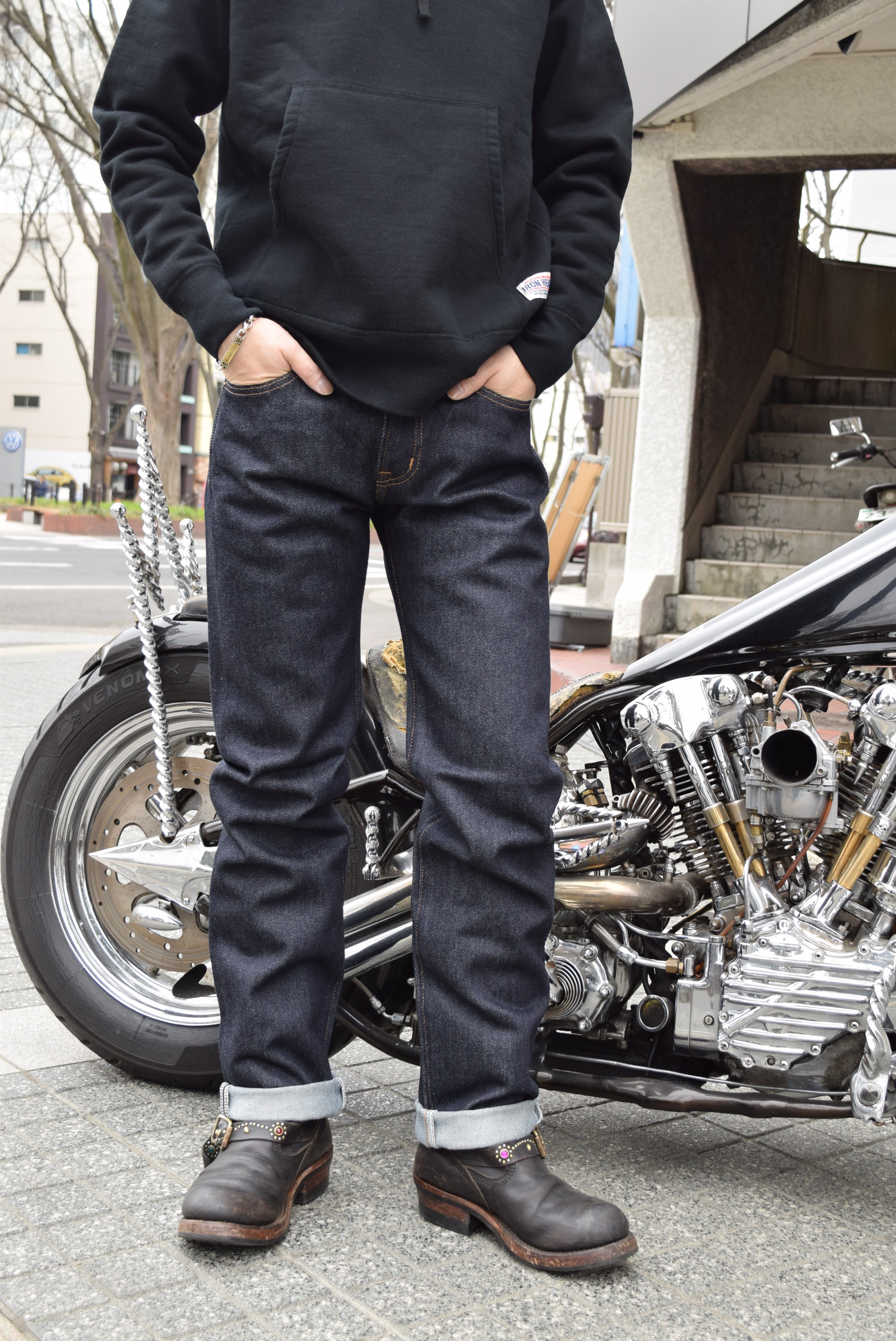 IRON HEART アイアンハート 黒鎧 21oz デニムパンツ ブラック 黒々と光るデニム | IRON HEART REBIRTH KOJIMA STAFF BLOG