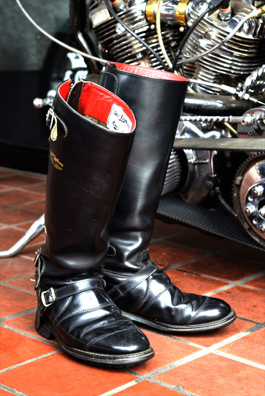 Lewis Leathers 真っ赤なブーツ